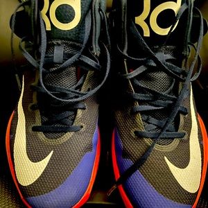 Mens KDs Basketball Shoe Size 12